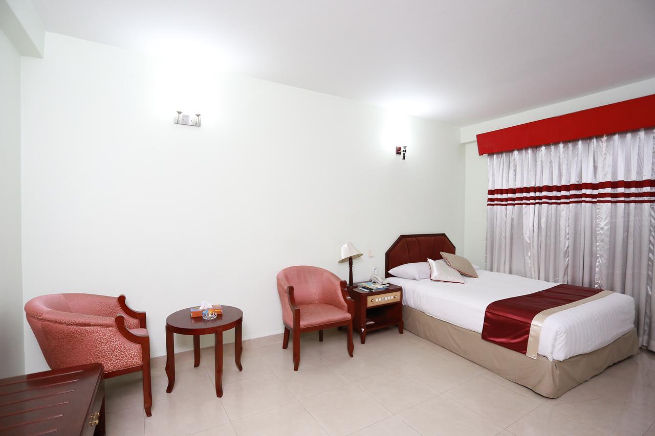 Meridian Hotel & Restaurant Dakhin Kattali Екстериор снимка