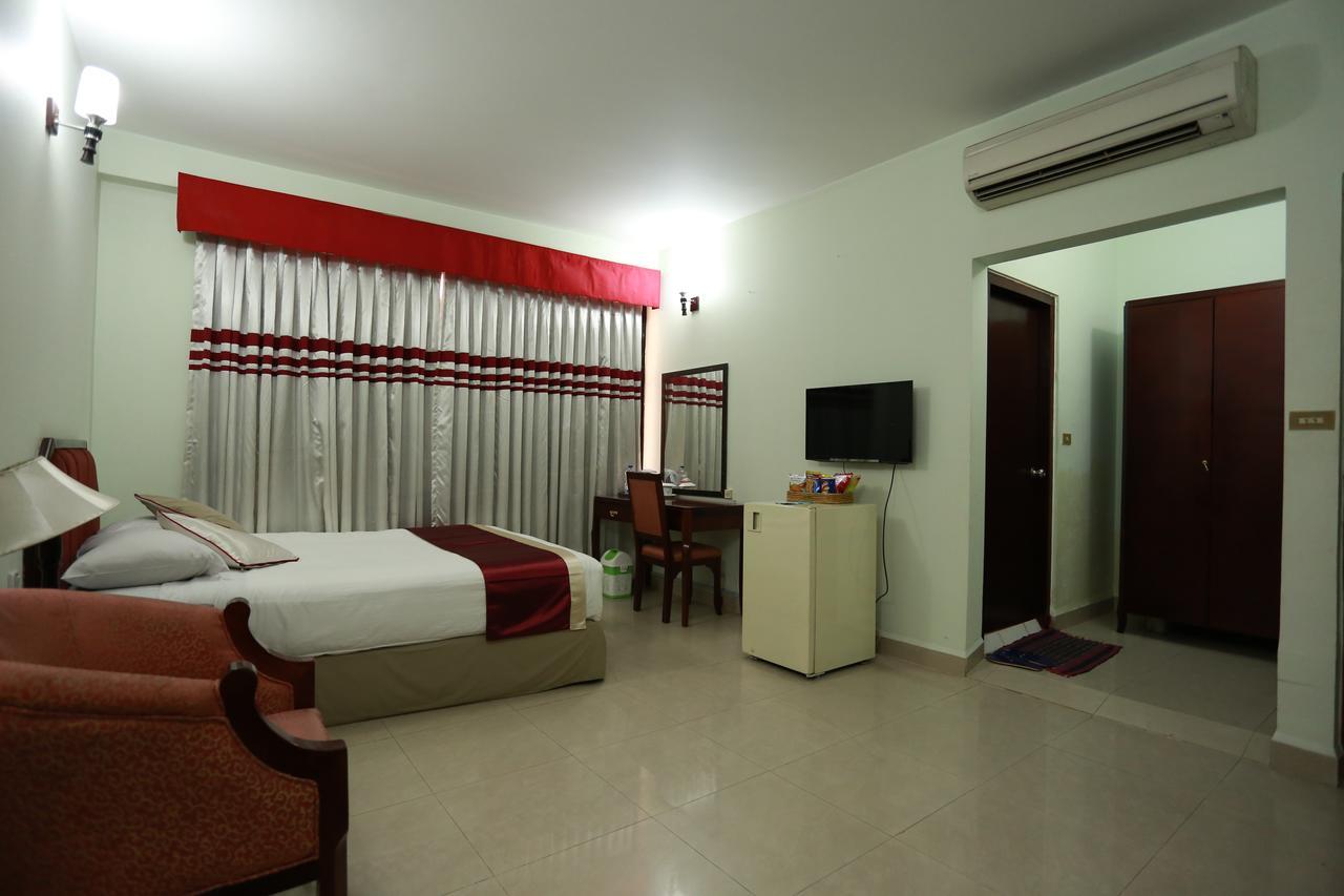 Meridian Hotel & Restaurant Dakhin Kattali Екстериор снимка