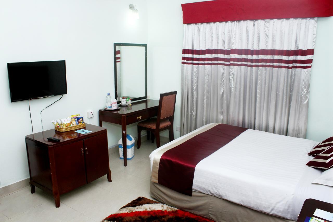 Meridian Hotel & Restaurant Dakhin Kattali Екстериор снимка