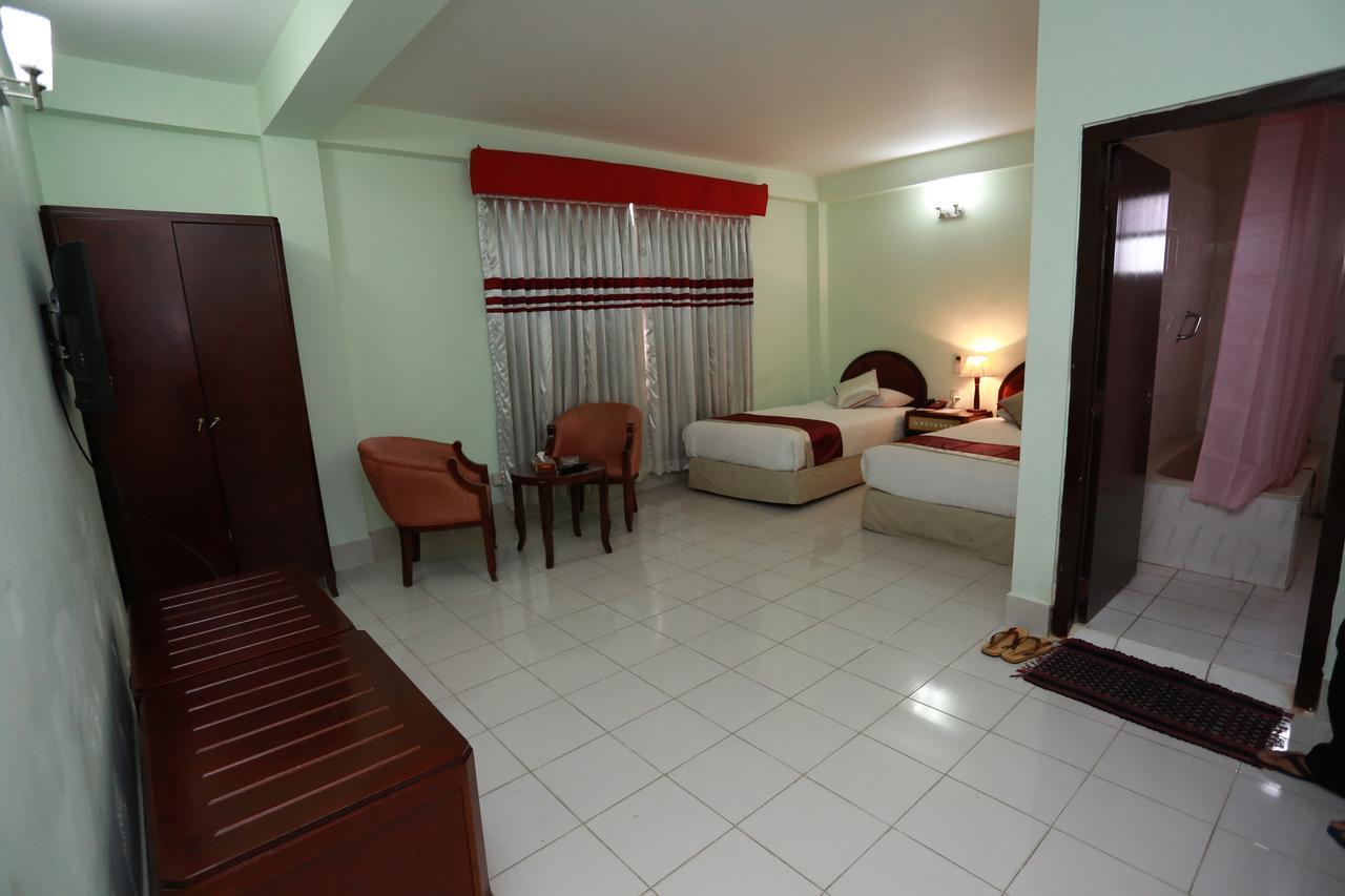 Meridian Hotel & Restaurant Dakhin Kattali Екстериор снимка