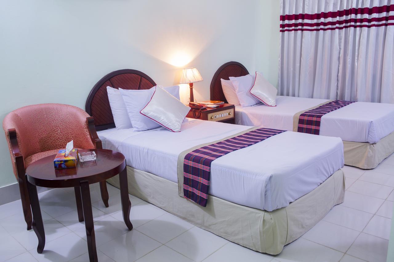 Meridian Hotel & Restaurant Dakhin Kattali Екстериор снимка