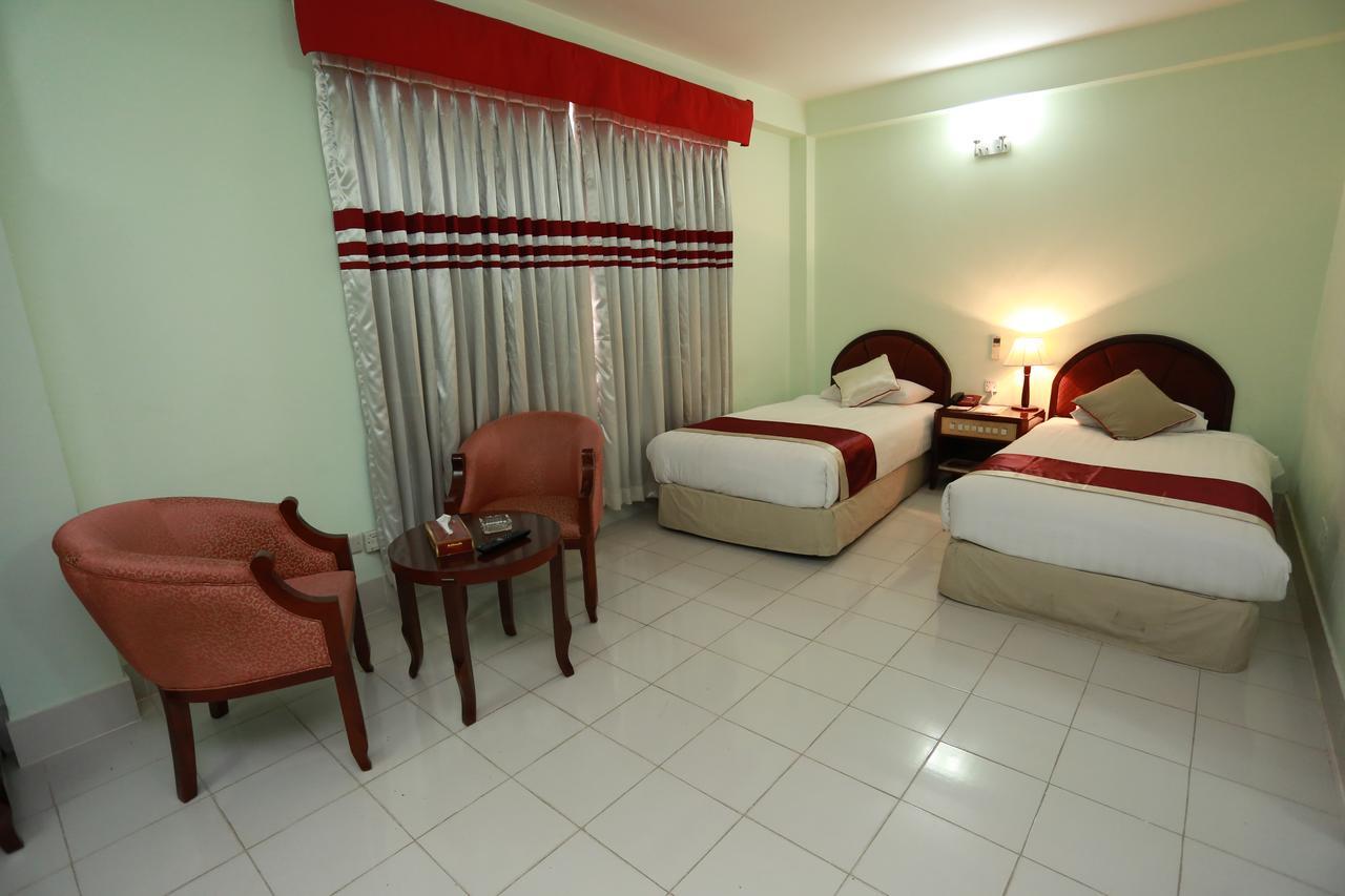 Meridian Hotel & Restaurant Dakhin Kattali Екстериор снимка