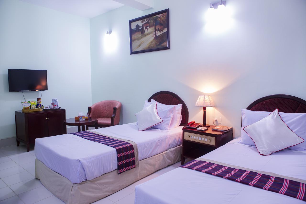 Meridian Hotel & Restaurant Dakhin Kattali Екстериор снимка