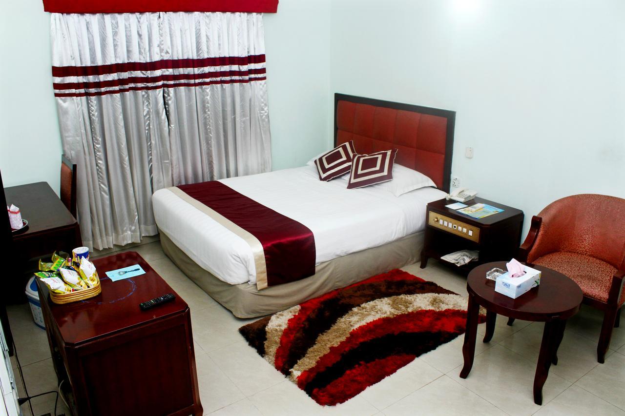 Meridian Hotel & Restaurant Dakhin Kattali Екстериор снимка